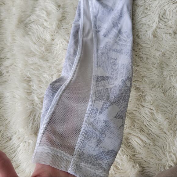 Lululemon Train Times 7/8 Pant 25" Size 2 - Picture 8 of 9